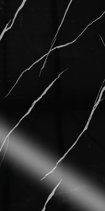 Plancha De Formalita Fullmart F20B  Negro Con Grietas Blancas 2,44 m x 1,22 m